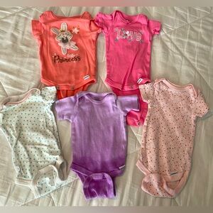 GERBER Onsies 0-3 Month Lot of 5 Pieces 100% cotton gently used